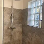 Petite Maison Avec Terrasse. *