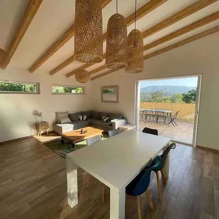 Petite Maison Avec Terrasse. * アジャクシオ