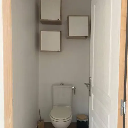 Petite Maison Avec Terrasse. Дом отдыха