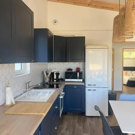 Petite Maison Avec Terrasse. 펜션